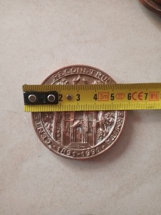 9 medallas conmemorativas
