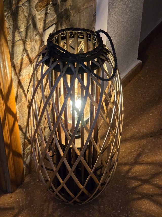 Lámpara o farol
 de suelo