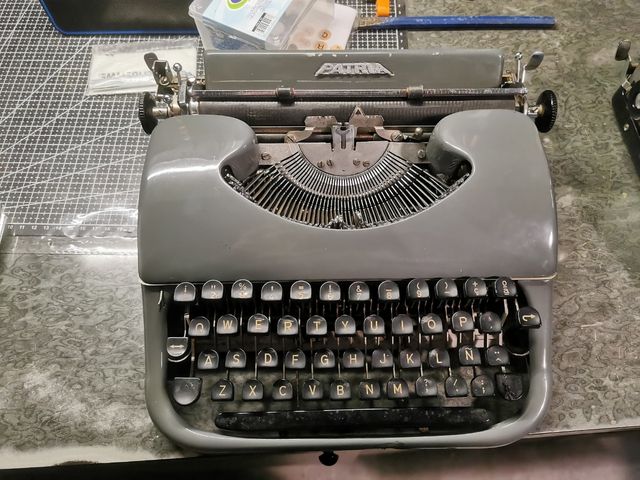 Macchina da scrivere Patria