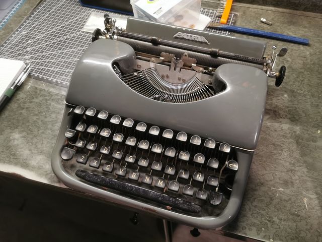 Macchina da scrivere Patria