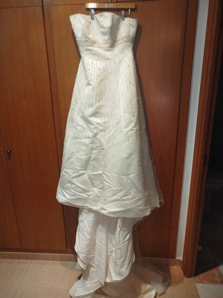 Vestido de Novia con velo