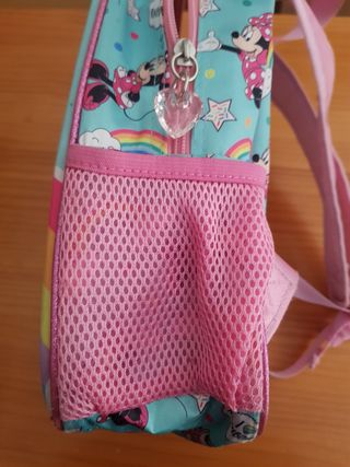 Mochila Minnie con relieve.