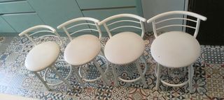 Tavolo e sgabelli allungabili