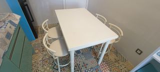 Tavolo e sgabelli allungabili