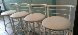 Tavolo e sgabelli allungabili