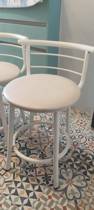 Tavolo e sgabelli allungabili