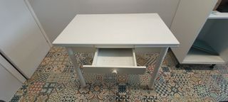 Tavolo e sgabelli allungabili