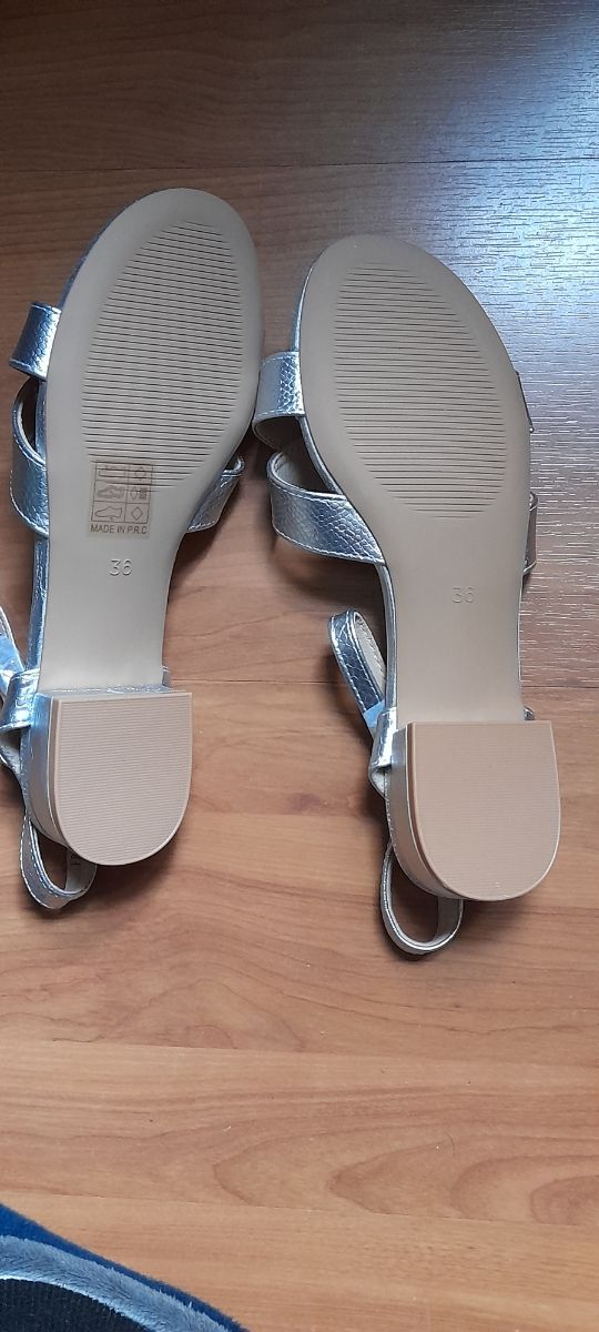 Tacones plateados T.36 Nuevos Buonarotti