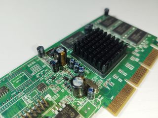 Tarjeta Grafica ATI Radeon 7000 64M TVO