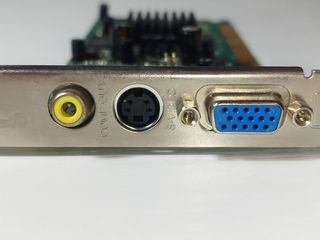 Tarjeta Grafica ATI Radeon 7000 64M TVO