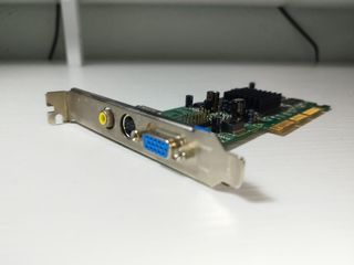 Tarjeta Grafica ATI Radeon 7000 64M TVO