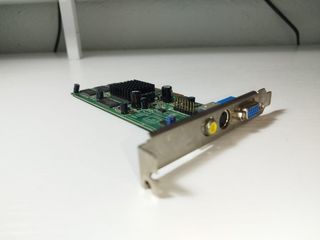 Tarjeta Grafica ATI Radeon 7000 64M TVO