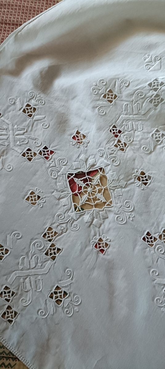 Tovaglietta ricamo a mano