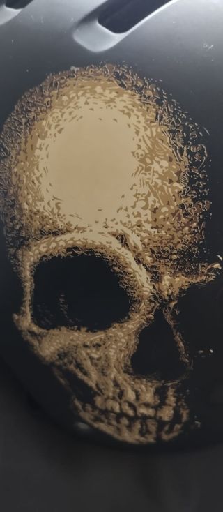 Casco Marca Bell Con Ilustración Santacruz