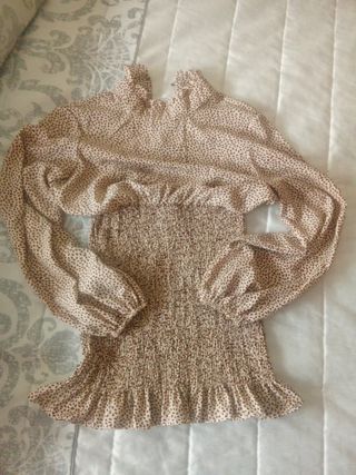 Blusa corazones,pantalón marrón  y falda negra