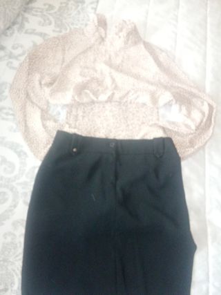 Blusa corazones,pantalón marrón  y falda negra