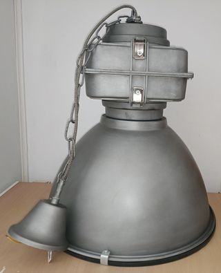 Lámpara grande industrial marca Brilliant