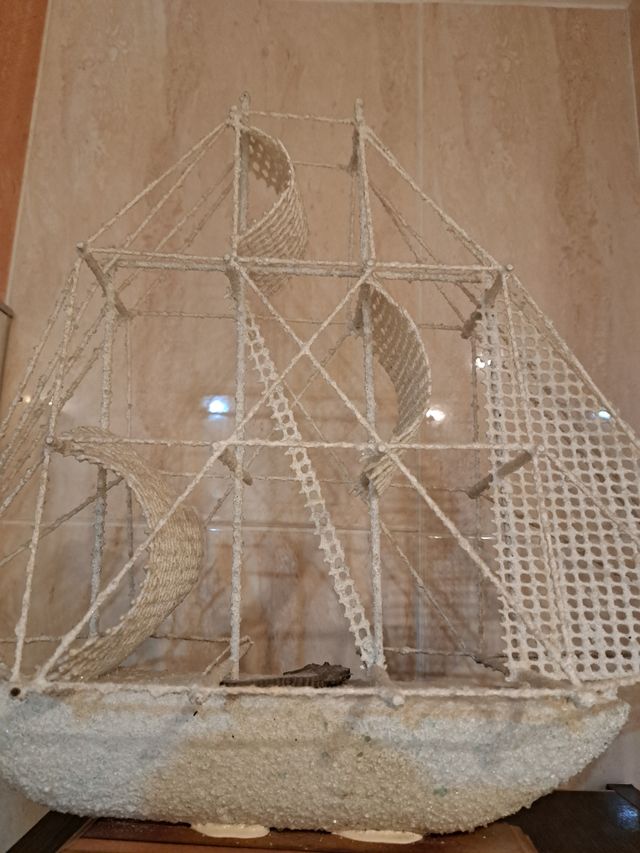 Barco español hecho de sal