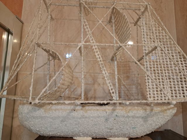 Barco español hecho de sal