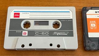 2x very old tape cassette cinta audio Toshiba Aiwa