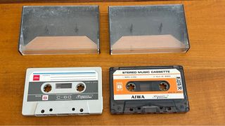 2x very old tape cassette cinta audio Toshiba Aiwa