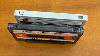 2x very old tape cassette cinta audio Toshiba Aiwa