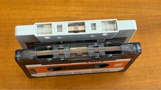 2x very old tape cassette cinta audio Toshiba Aiwa