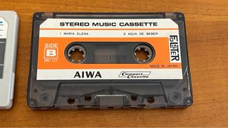 2x very old tape cassette cinta audio Toshiba Aiwa