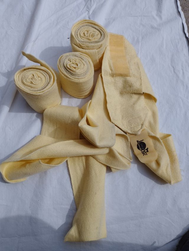 Vendas caballo polares color crema