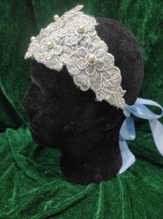 diadema/ bandana gris con apliques y perlas