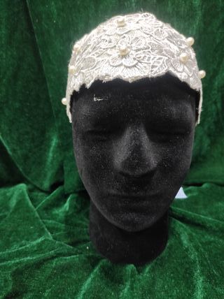 diadema/ bandana gris con apliques y perlas