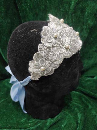 diadema/ bandana gris con apliques y perlas