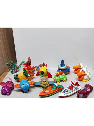 Lotto 14 sorpresine Kinder varie