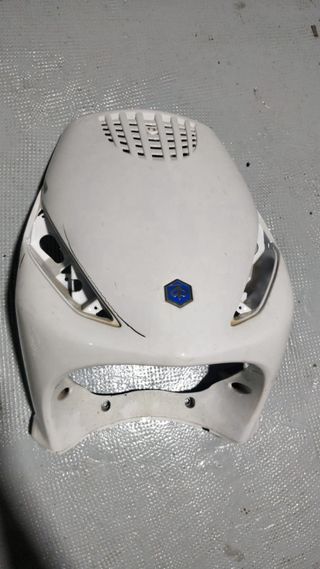 Frontal Piaggio Zip con roces y fisura