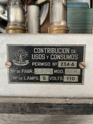 Radio de valvulas modelo MM de 1952