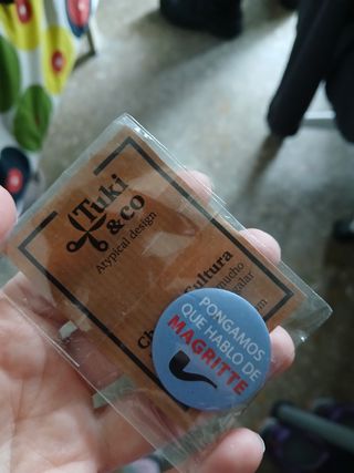REGALO Chapa nueva Magritte Museo Pompidou arte