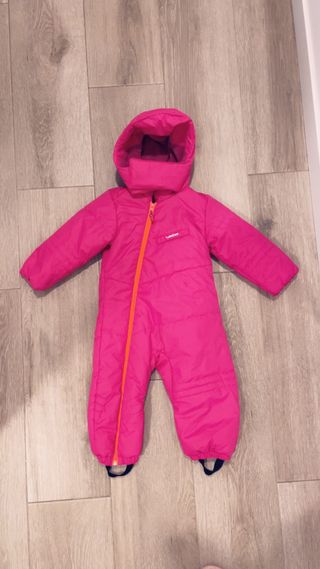 Mono esqui nieve niña