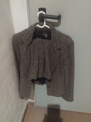 Traje de falda y chaqueta