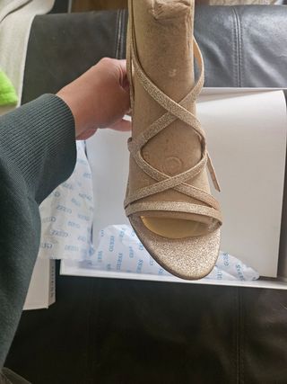 Tacones-sandalia GUESS