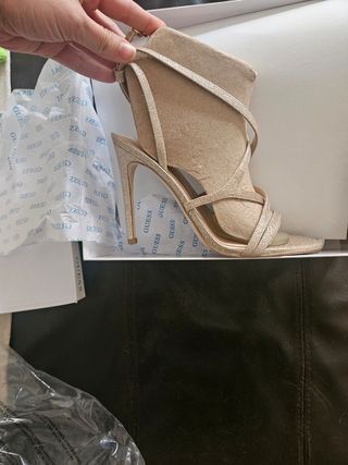 Tacones-sandalia GUESS