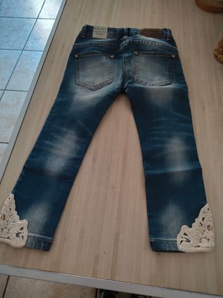 Pantalone jeans.estivo bimba 5anni