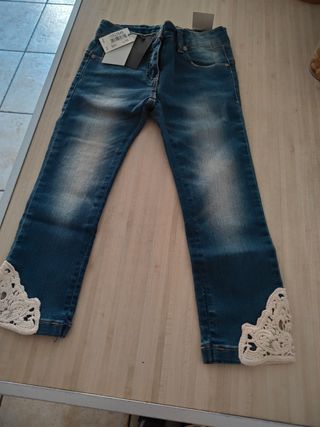 Pantalone jeans.estivo bimba 5anni