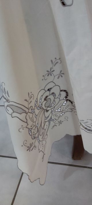 Tovaglia da 12 ricamata a mano in cotone