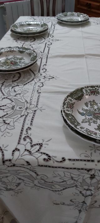 Tovaglia da 12 ricamata a mano in cotone