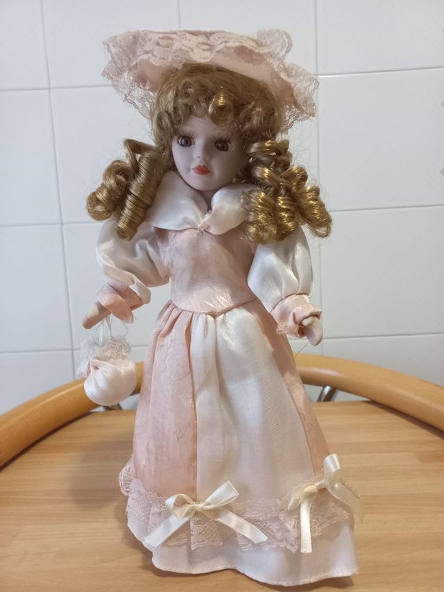 Bambola in porcellana