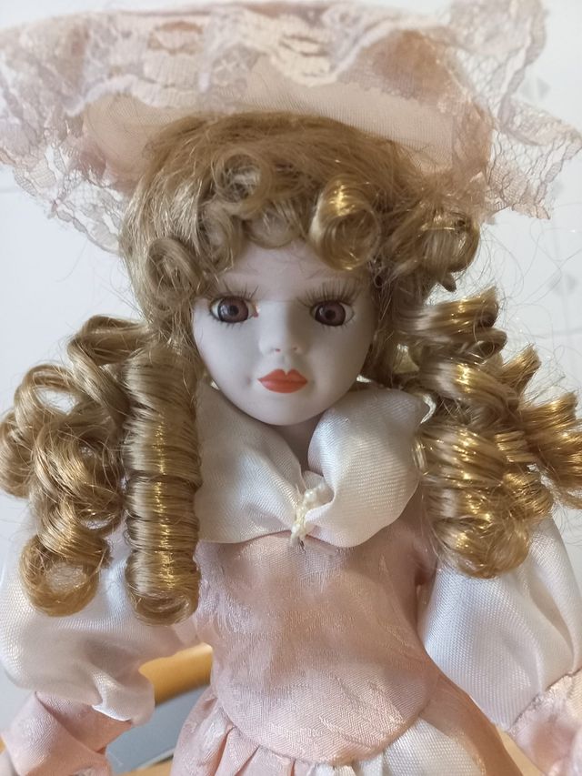 Bambola in porcellana