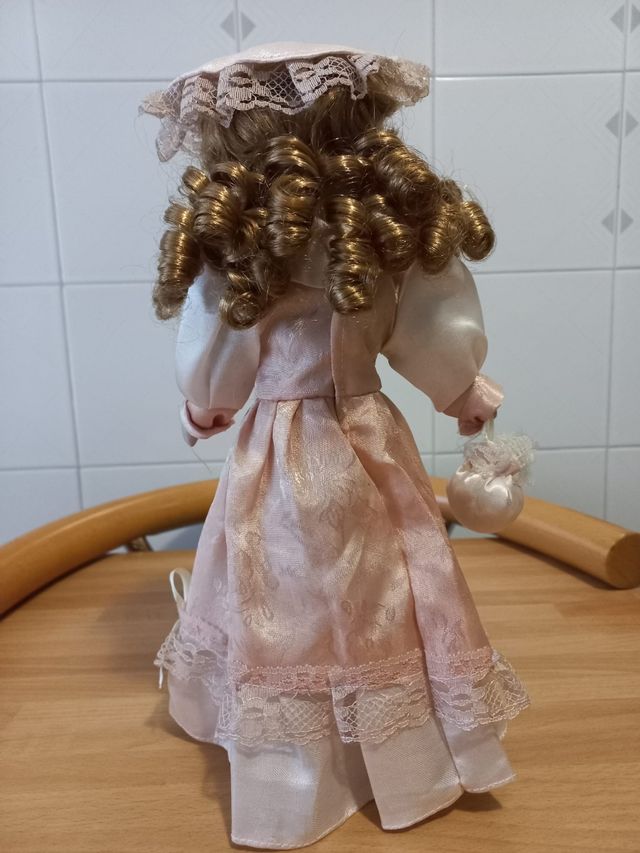 Bambola in porcellana