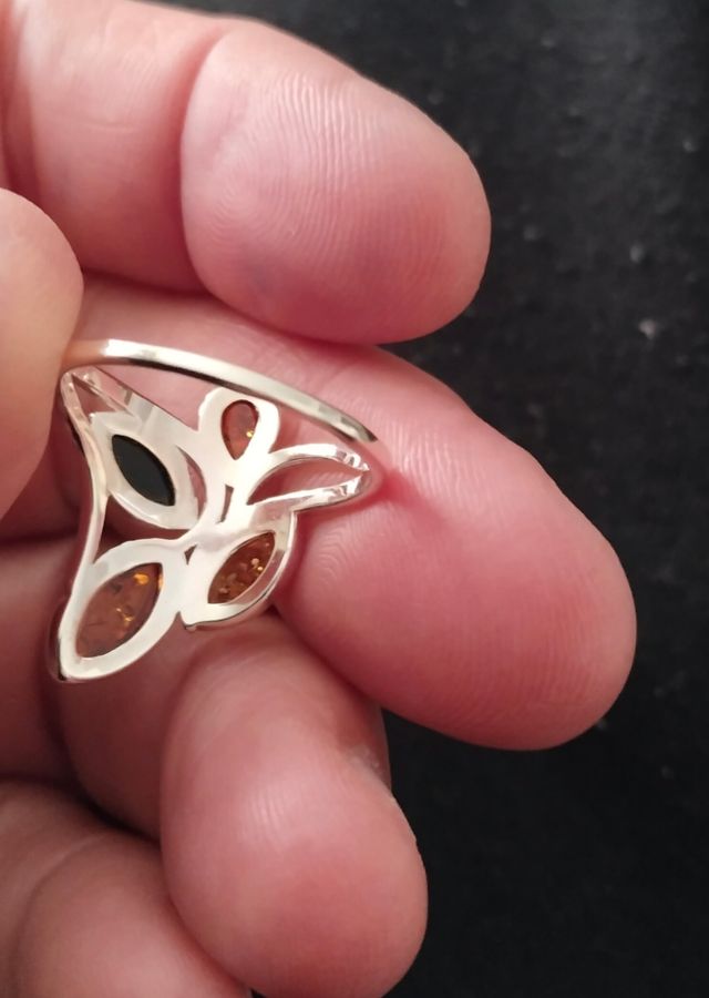 Anillos de ámbar y plata