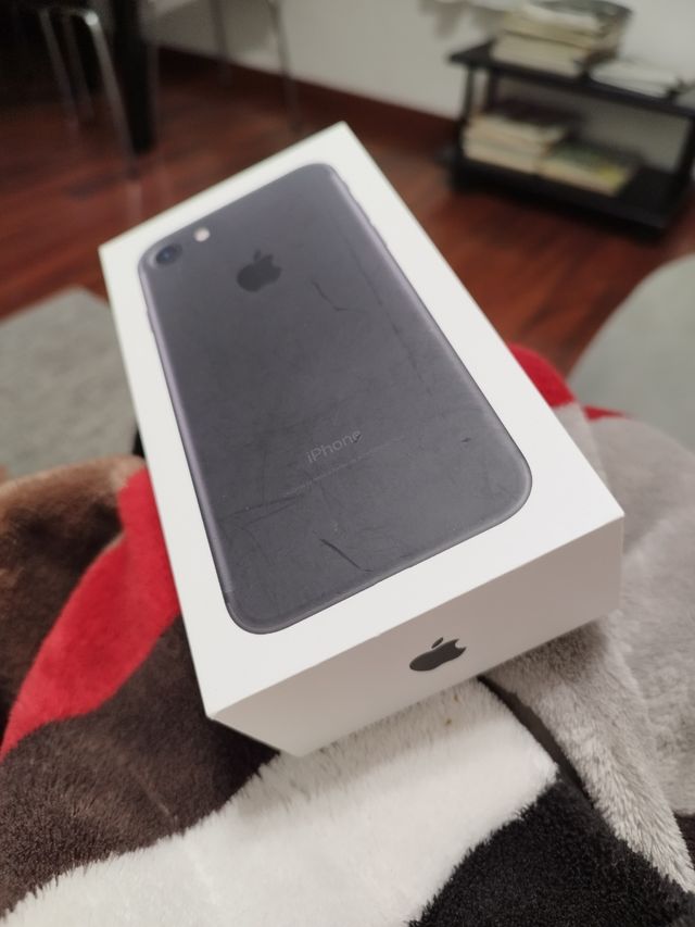 Caja Iphone 7, adaptador, 2 pegatinas