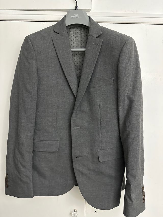 Traje gris nuevo hombre